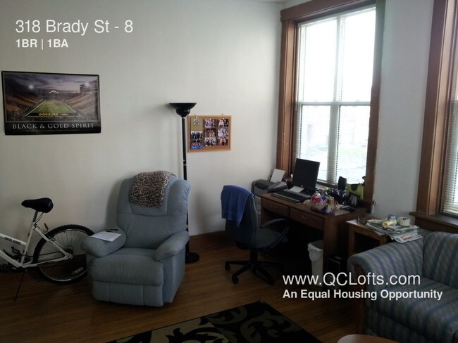 Foto del edificio - 318 Brady St