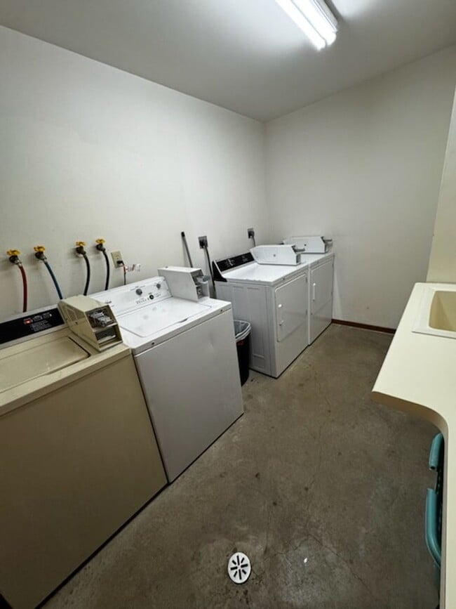 Foto del edificio - Cozy 1-Bedroom, 1-Bath Apartment in Onalaska - Perfect Location! $950 Available12/01/2025