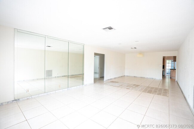 Foto del edificio - 17 SE 8th Terrace