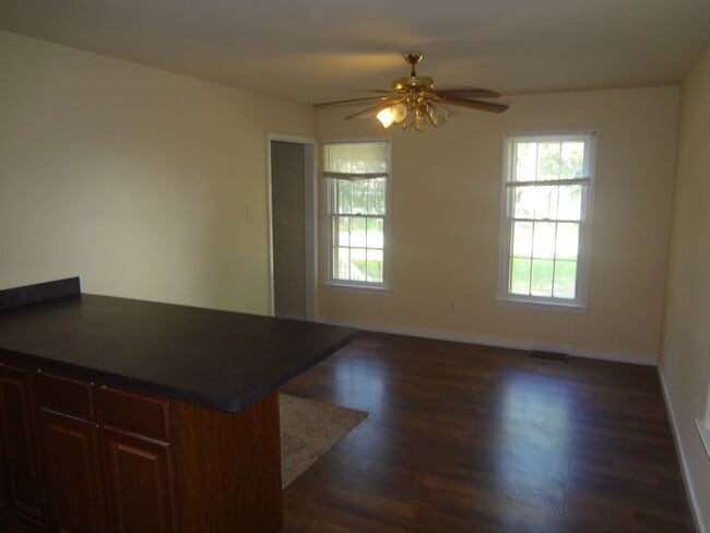 Building Photo - 10649 Genlou Rd