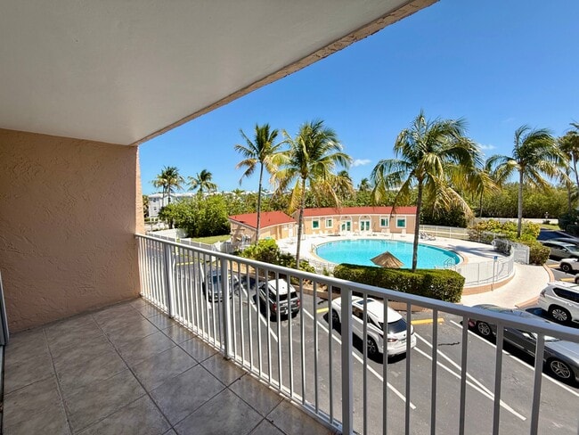 Foto del edificio - 3930 S Roosevelt Blvd