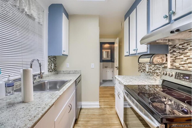 Foto del edificio - Charming 4 Bed, 2 Bath Town Home in Prime ...