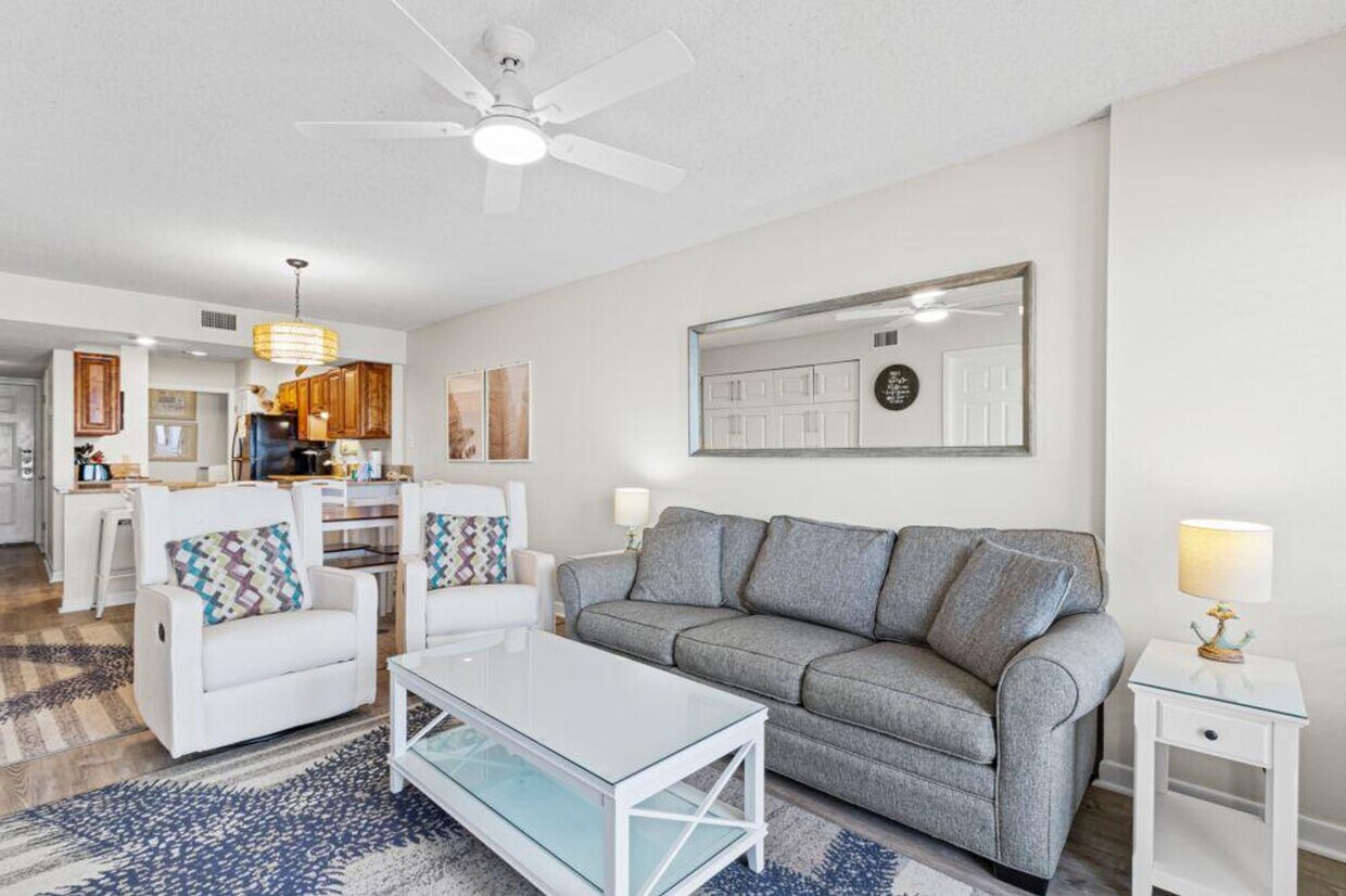 Foto principal - 409 E Beach Blvd