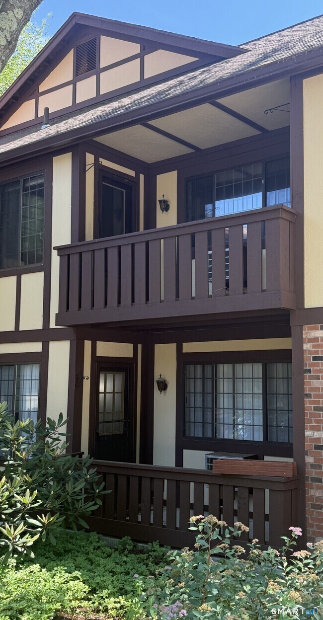 Foto del edificio - 125 Warner Hill Rd