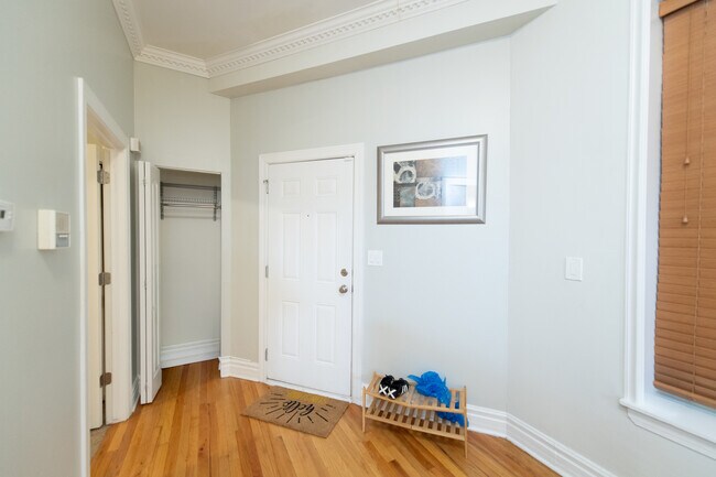 Building Photo - 4852 S Prairie Ave