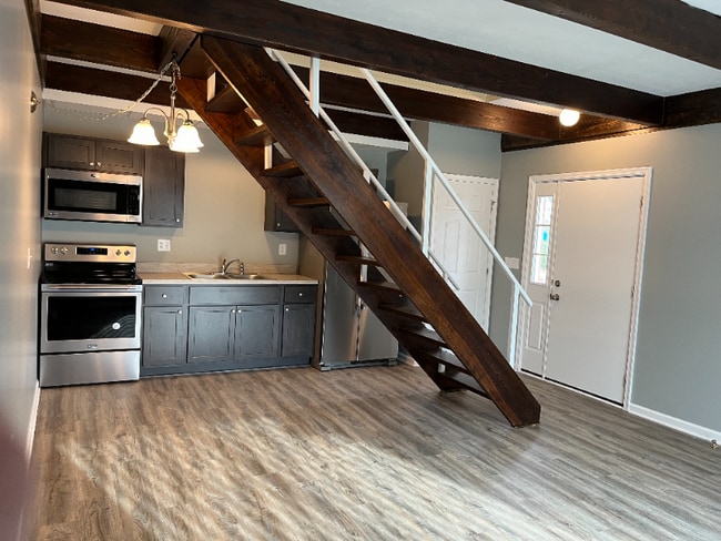 Building Photo - 164 Logan Rd