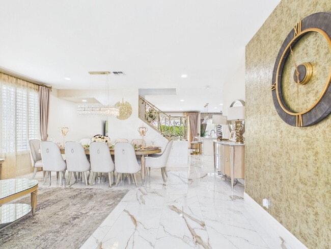 Building Photo - Luxury Awaits with Designer Details