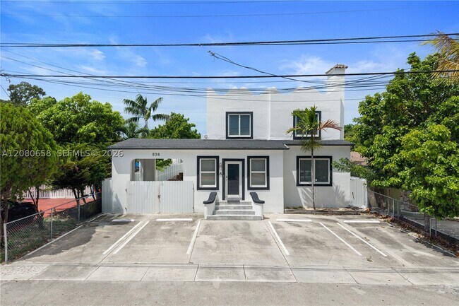 Foto del edificio - 836 NW 33rd Ave