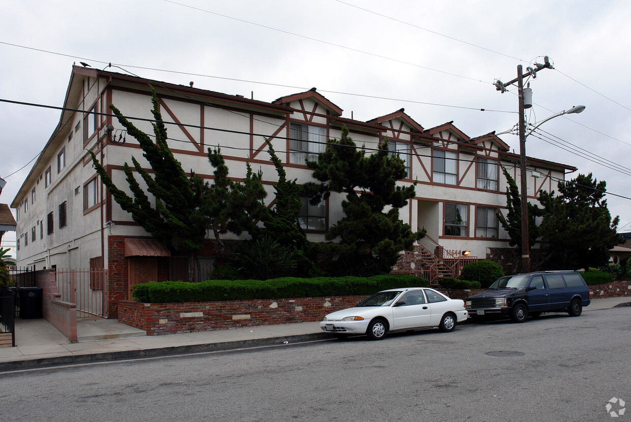 Primary Photo - Crestridge Apartments