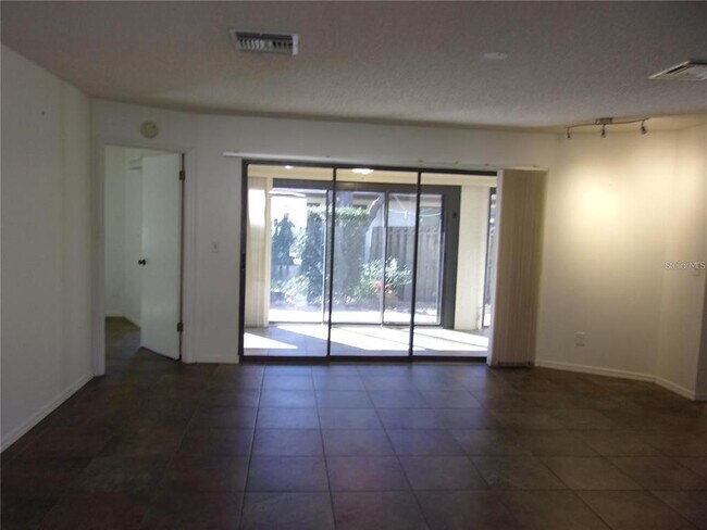 Building Photo - 1819 Atrium Dr