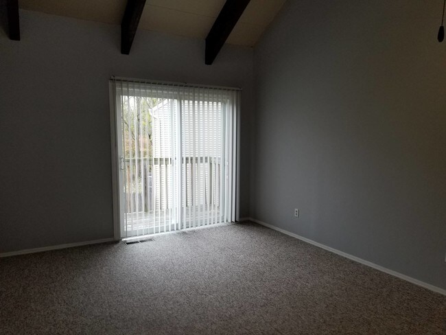 Building Photo - 601 Fawn Dr