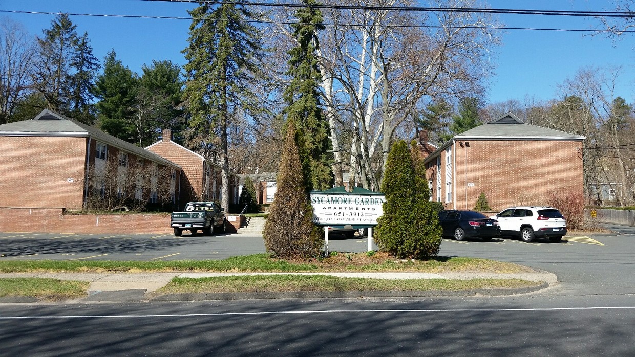 Primary Photo - 953 Hopmeadow St