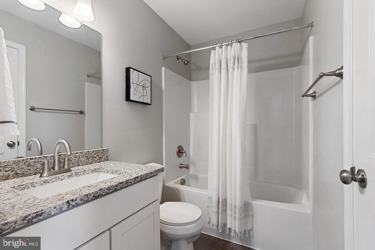 Foto principal - 12424 Jackson Ave