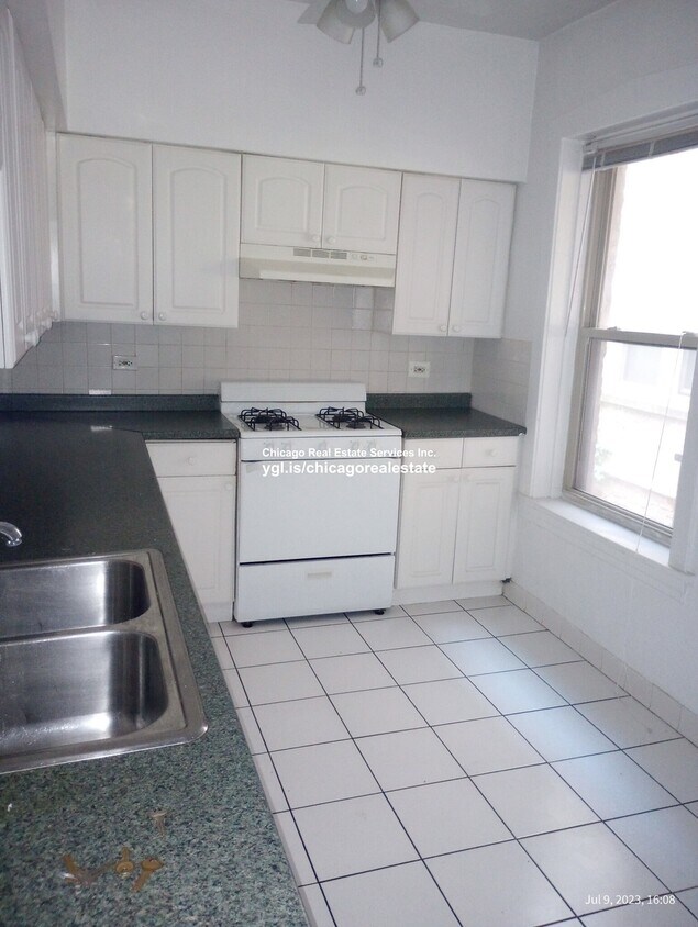 Primary Photo - 904 Seward St