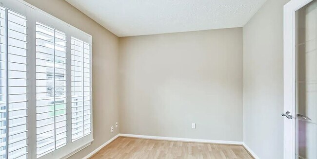 Foto del edificio - 14127 Withersdale Dr