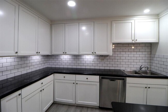 Foto del edificio - 5929 Queensloch Dr