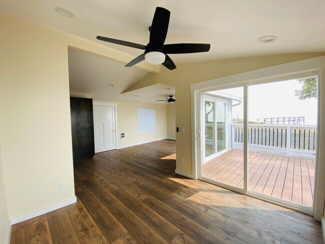 Foto del edificio - 4550 Lakeshore Blvd