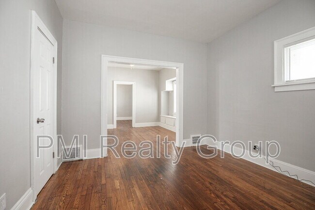 Building Photo - 3600 E 153rd St