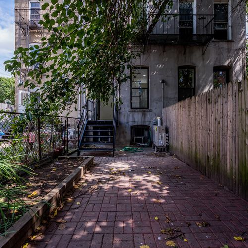 Foto del edificio - 1811 Linden St
