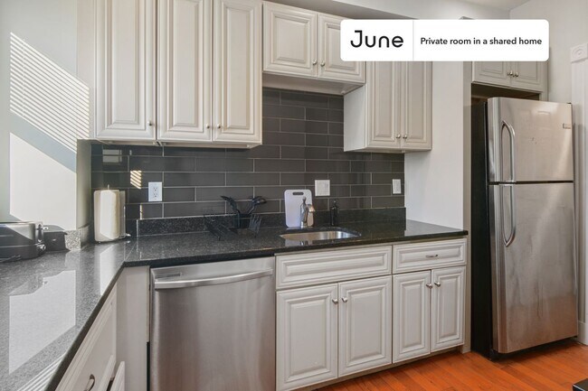 Foto del edificio - Room in Shared 4 bed/1.5 bath home