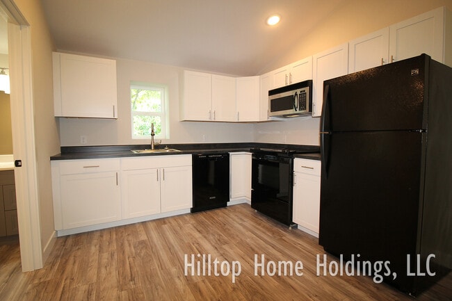 Foto del edificio - 70 Hilltop Rd