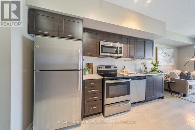 Photo du bâtiment - 2200-2200 Lake Shore Blvd W