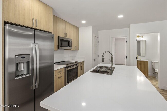 Foto del edificio - 220 N Drew St