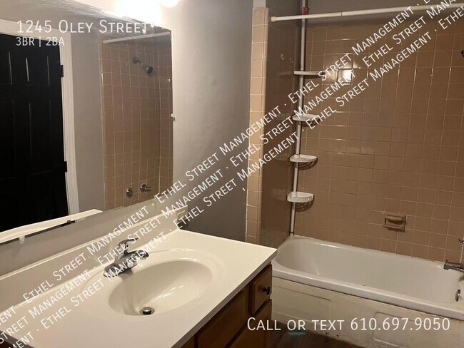 Foto del edificio - Spacious 3-Bedroom Townhome