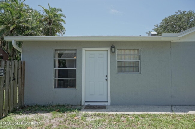 Building Photo - 1423 Jasper Ave NW