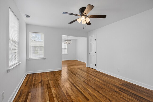 Foto del edificio - 12 N Parkwood Dr
