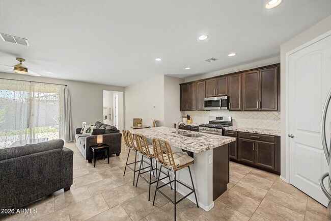 Foto del edificio - 12506 N 174th Dr