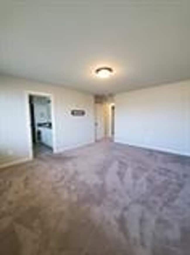 Building Photo - Beautiful 3 BDRM 2 1/2 Bath Townhome for Rent