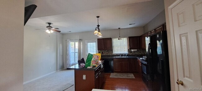 Foto del edificio - 10519 Mountain Gate Way