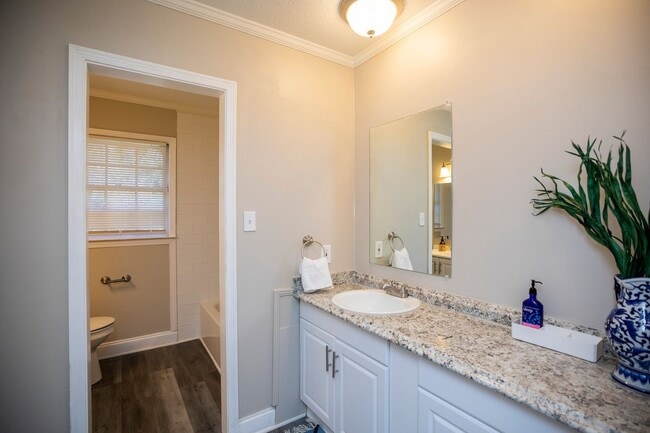 Building Photo - This home is a 4 bed 2.5 bath located in R...