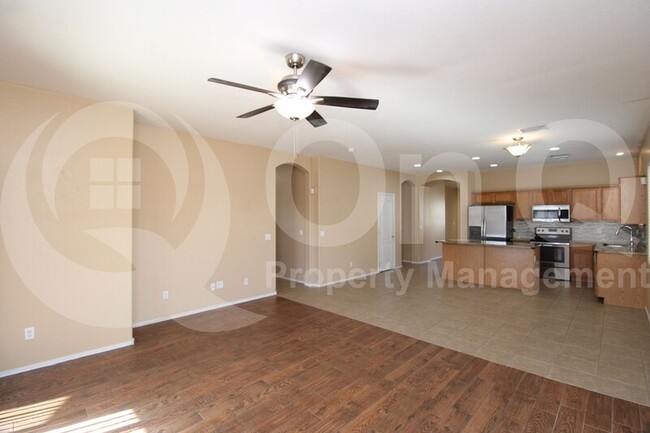 Foto del edificio - 14839 W Larkspur Dr