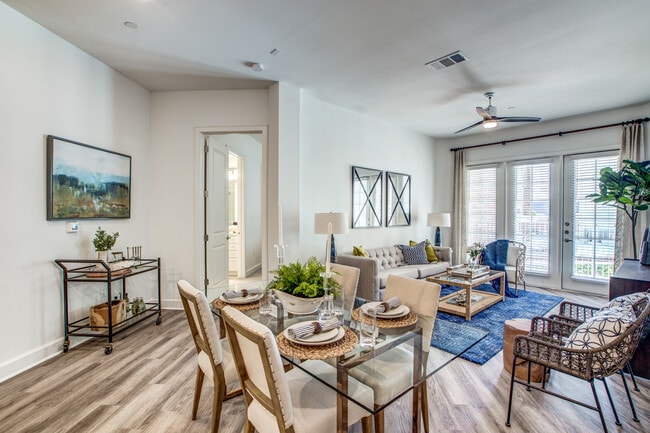Building Photo - Quiet Luxury Near Lake Houston