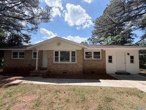 Building Photo - 2205 Glen Iris Rd NW