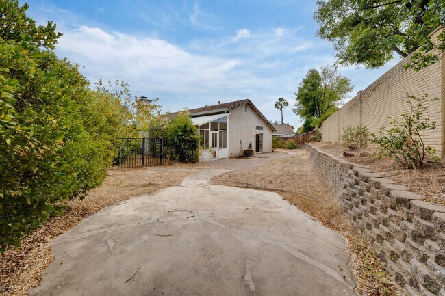 Building Photo - 6115 Brahms Ct