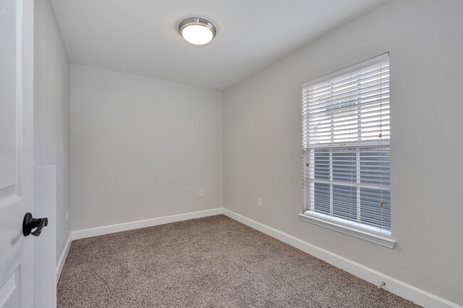 Building Photo - 3111 W De Leon St