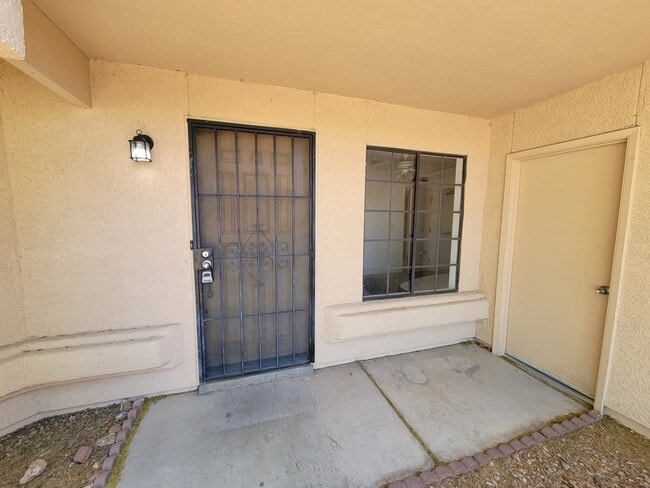 Building Photo - 9975 E Gray Hawk Dr