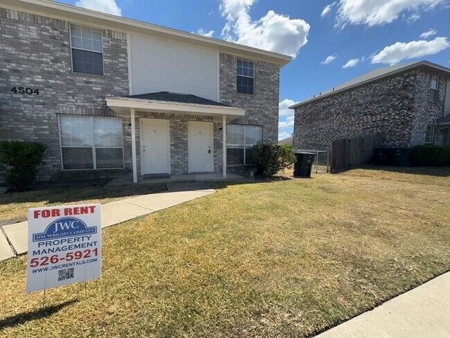 Building Photo - 4504 Deek Dr