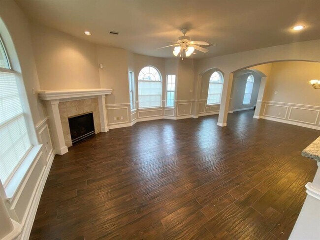 Building Photo - 6406 E Linpar Ct