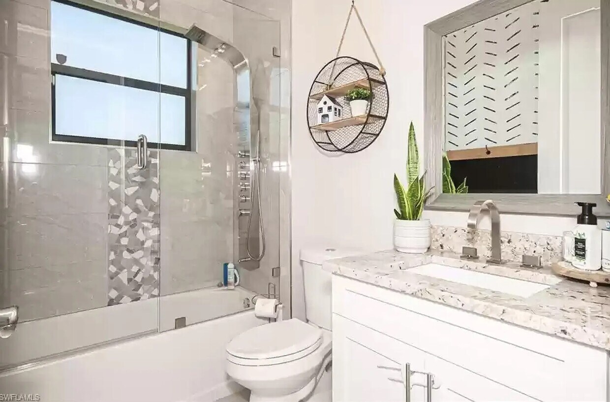 Foto principal - 3348 48th Ave NE
