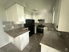 Building Photo - 5602 Montgomery Dr