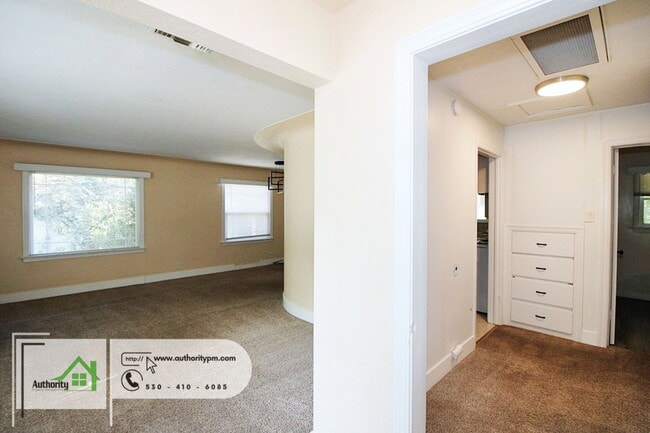 Building Photo - 686 Coronado St