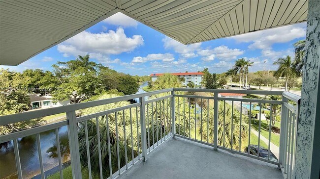 Foto del edificio - 605 S Pine Island Rd