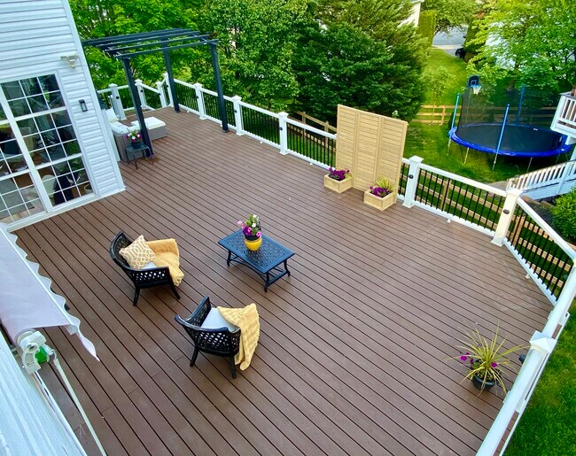 Large TRX Deck - 43194 Parkers Ridge Dr
