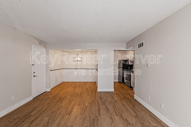 Building Photo - 7665 E Eastman Ave