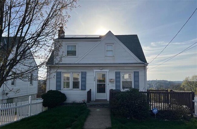 Building Photo - 206 Camfield St