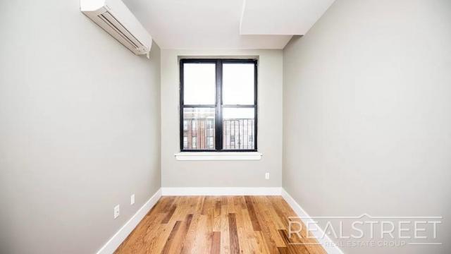 Foto del edificio - 3 bedroom in BROOKLYN NY 11213